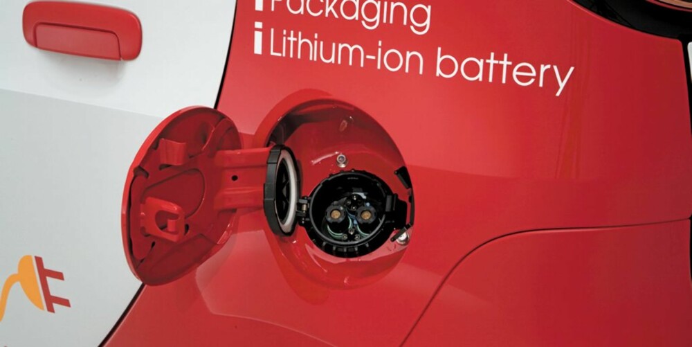 HURTIGLADING: Å lade batteriet helt opp tar 7 timer, men det er mulig å hurtiglade den til 80% på en halvtime. HURTIGLADING: Å lade batteriet helt opp tar 7 timer, men det er mulig å hurtiglade den til 80% på en halvtime.