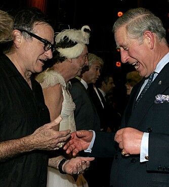 GAPSKRATT: Prins Charles gapskrattet da han hilste på Robin Williams bak scenen.