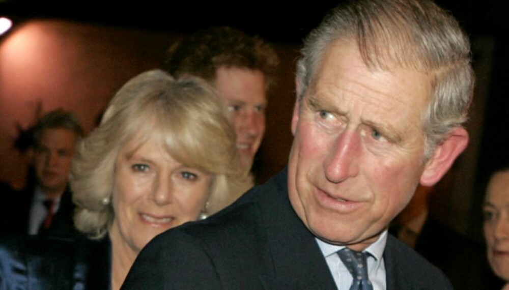 MORET SEG: Både Charles og Camilla koste seg under forestillingen "We Are most Amused" i forbindelse med Charles' 60-årsdag.