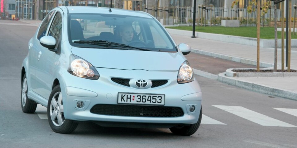 BILLIG BIL: Helt ny bil - nærmere enn du tror? Her Toyota Aygo.