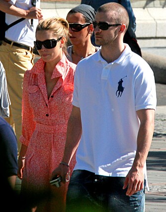 FØRSTE BILDE: Justin Timberlake hånd i hånd med kjæresten Jessica Biel i Oslo, juni 2007.