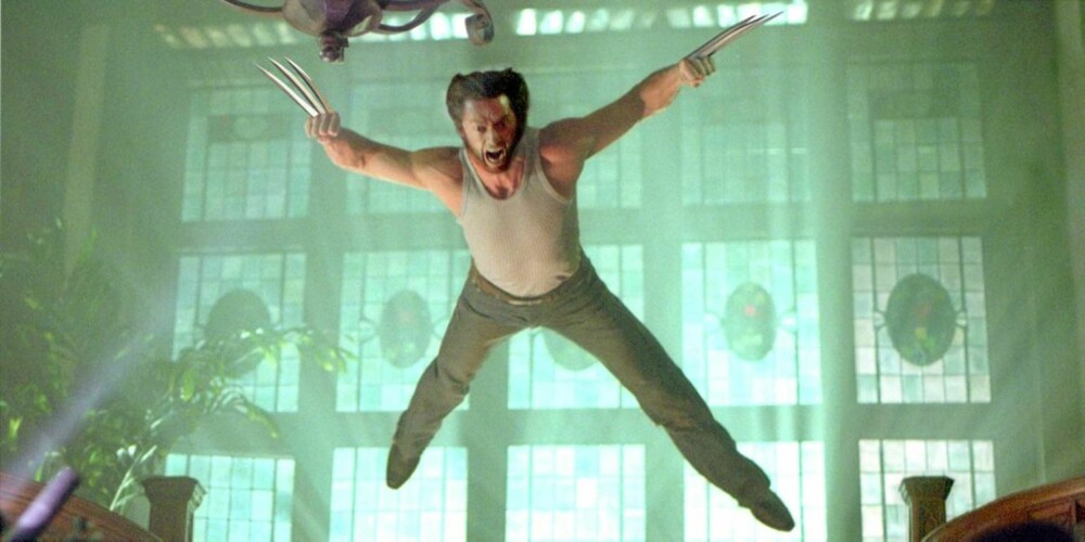 HOPPER I HALMEN: Hugh Jackmans kone lever farlig når hun ber ham om å ha på seg Wolverine-kostymet.