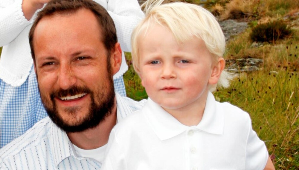 BURSDAGSPRINS: Prins Sverre Magnus fyller tre år i dag. Her med pappa kronprins Haakon
