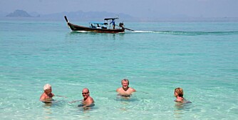 Glade nordmenn lever ut feriedrømmen i Thailand.
