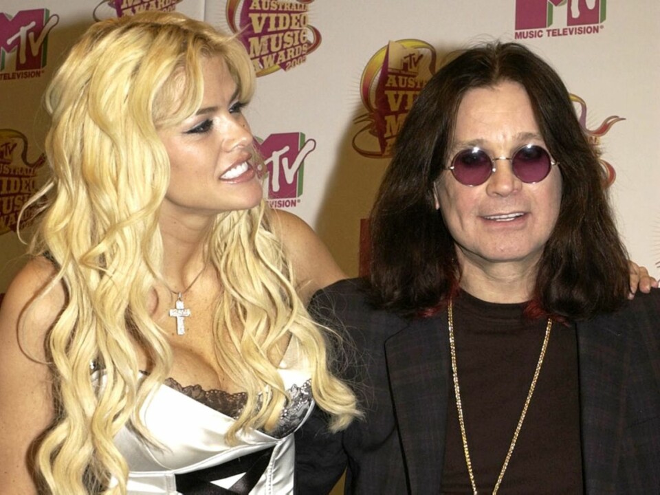 Enda en vakker dame for Ozzy. Nå avdøde Anna Nicole Smith under utdelingen av MTVs videopris i Australia, 2005.