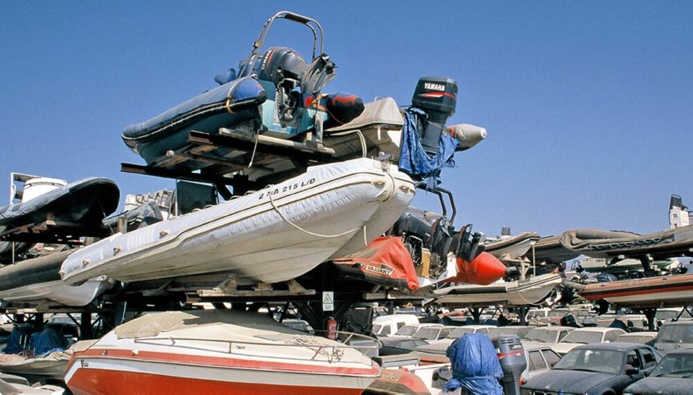 STABLER: Biler og båter beslaglagt fra smuglere i Gibraltar.