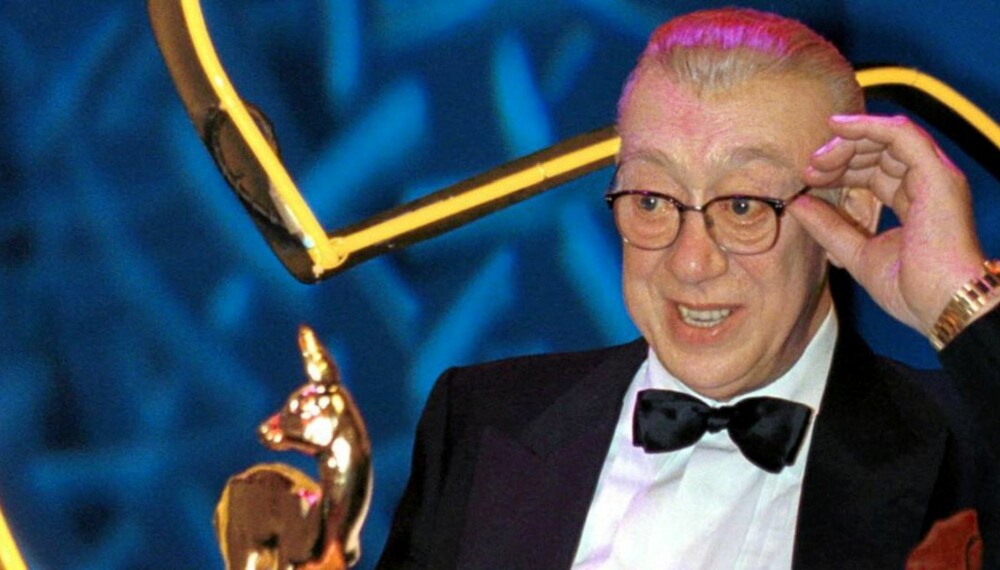 DØDE LØRDAG: Horst Tappert er død. I 1998 mottok han den tyske tv-prisen Bambi for sine enestående innsats som tv-skuespiller i rollen som Derrick.