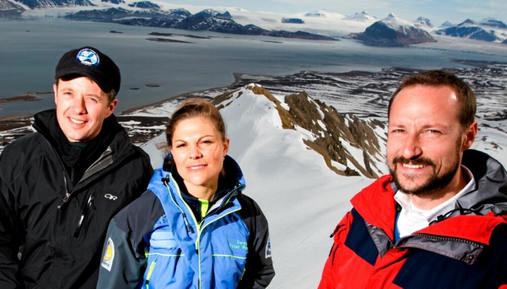 UT PÅ TUR: Kronprins Frederik, kronprinsesse Victoria og kronprins Haakon på Svalbard i sommer under et av de sjeldne personlige møtene.