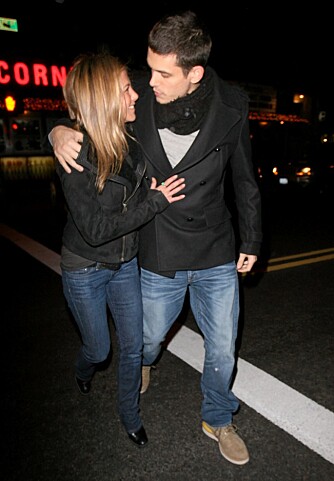 SMILER IGJEN: Jennifer Aniston har for alvor funnet lykken med John Mayer.