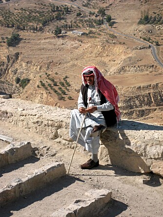 KULE TYPER:Folk i Jordan er vennligheten selv, som denne beduinen i veikanten.