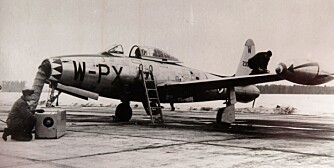 KLAR: Norsk jagerfly gjøres klar til tok mot Sovjet.