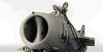 MIG-PILOT: I 1968 var Valentin Prigarins oppgave å skyte ned ""kapitalistiske angrepsfly"". Her er han fotografert i MiG-17 jageren.