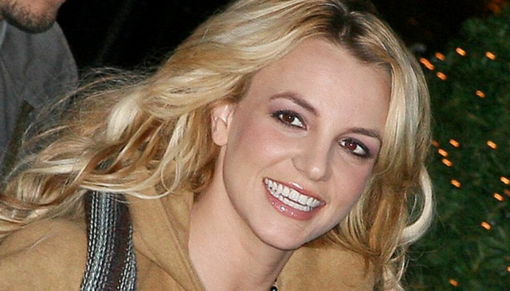 SMILER IGJEN: Britney Spears har fått seg selv og karrieren på beina igjen. Nå ser hun mot 2009.