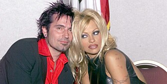 GIFT FOR TREDJE GANG: Tommy Lee og Pamela Anderson i 2001.