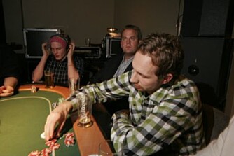 MAN SHOW: Thomas Iversen, Anders Ringstad og komiker Morten Ramm delte bord i hovedturneringen.