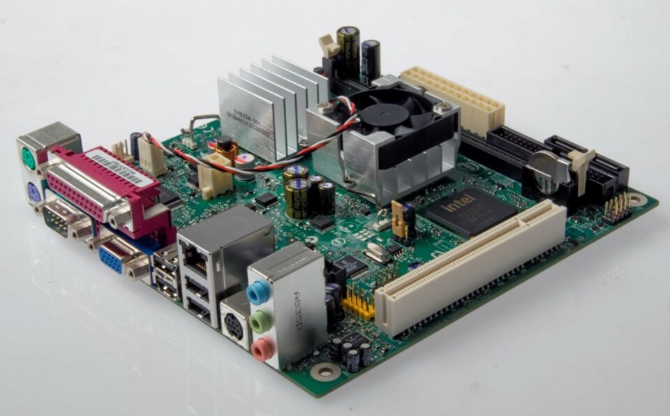 STRØMGJERRIG: Intel Atom har tatt nett-PC-markedet med storm, men også funnet veien til bittesmå mini-ITX-hovedkort på 19 x 19 cm.
