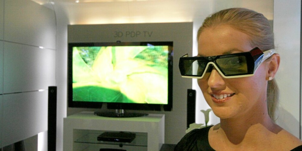 SNASNE BRILLER: 3D-visningene imponerer. Men de litt spesielle brillene slipper du ikke unna.