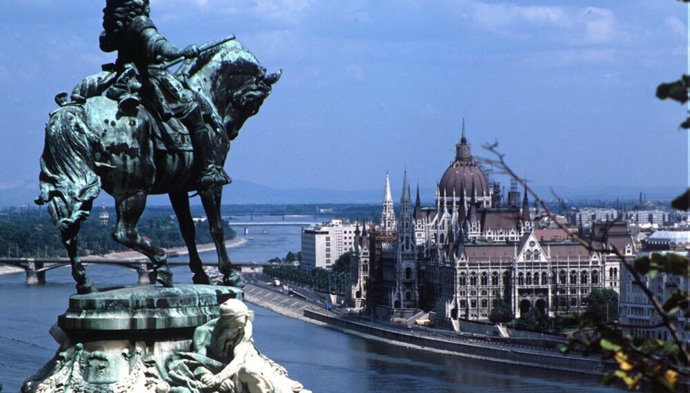 Dronningen av Donau: Budapest er Ungarns hovedstad og landets politiske, industrielle, økonomiske og kulturelle sentrum.