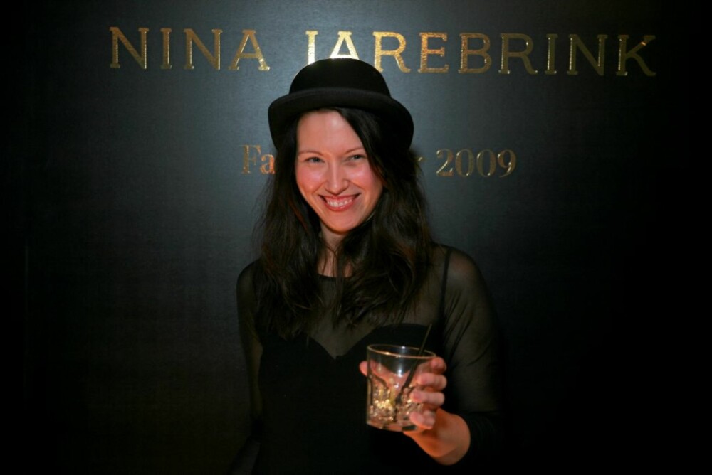 SKÅL: Den svenske designeren Nina Jarebrink hadde til og med designet sin egen drink for anledningen.