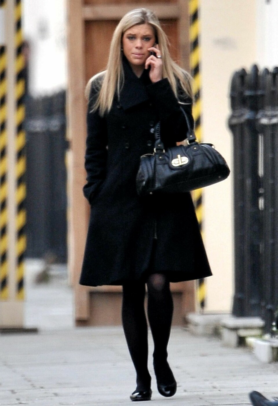 ALENE IGJEN: Chelsy Davy vil heller være alene enn å måtte dele kjæresten med mange andre jenter.