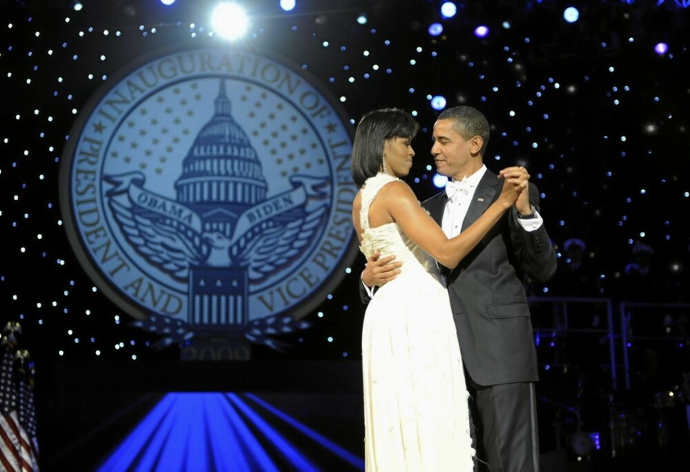 SEIRESDANS: Ekteparet Obama danser tett, og den neste fireårsperioden er det ikke tvil om hvem som skal føre.