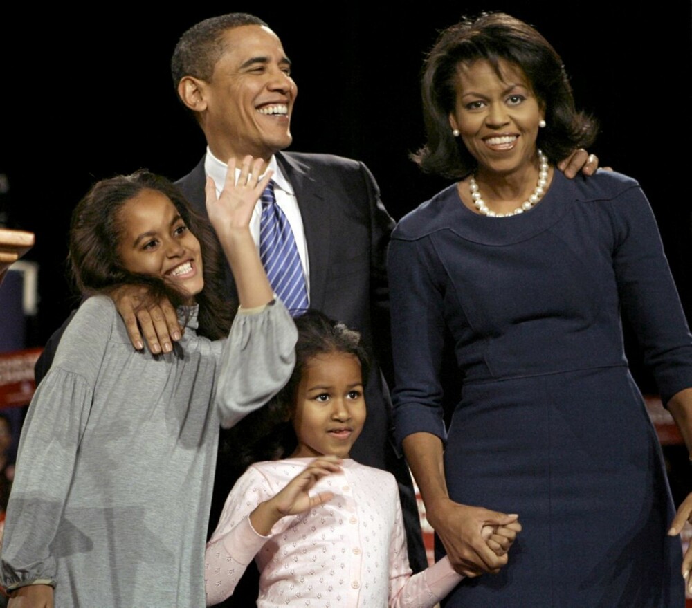 STOLT FAMILIE: Barack og Michelle med døtrene Malia og Sasha har begynt rollen sin som presidentfamilie i Washington.