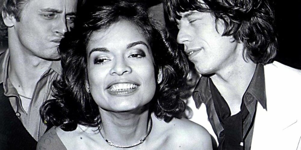 THE IT-CREW: Bianca Jagger sammen med ektemannen Mick Jagger og Mikhail Baryshnikov (i dag mest kjent for sin rolle i "Sex og Singelliv") på Studio 54 for å feire Biancas bursdag en gang på 70-tallet.