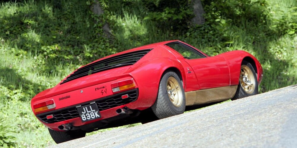 RASKEST: Lamborghini Miura var en av verdens desidert raskeste biler da den kom i 1966. Særlig stygg er den heller ikke.