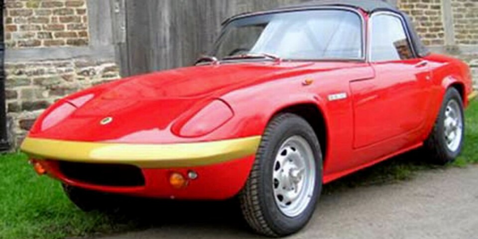 GAMMELT IKON: Den første versjonen av Lotus Elan kom også med på designernes favorittliste. Den andre, lansert i 1989, ble en fiasko.
