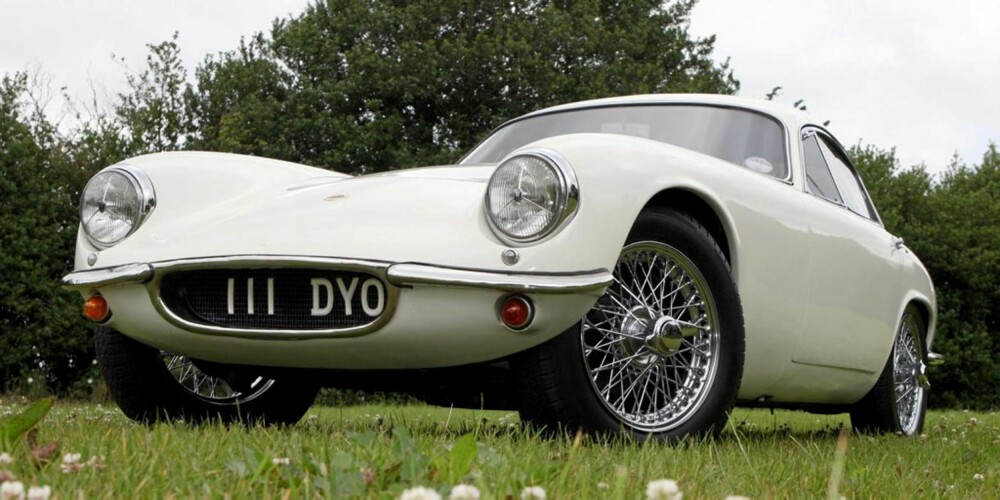 LETT LOTUS: Lotus Elite ble produsert fra 1957 til 1962, og utmerket seg særlig ved sin lave vekt.