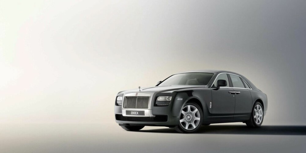 KOSTBAR LILLEBROR: Rolls Royce 200EX er mindre enn Phantom, men med sine 5,4 meter er heller ikke dette noen småbil. KOSTBAR LILLEBROR: Rolls Royce 200EX er mindre enn Phantom, men med sine 5,4 meter er heller ikke dette noen småbil.