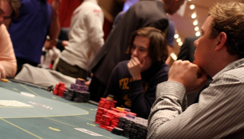 Aleksander Strandli (t.v.) og Anders Langset (t.h.) er begge med videre til Dag 2 i Monte Carlo. (Bilde fra EPT Copenhagen)
