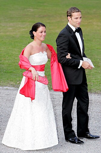 UTE: Emma Pernald bekrefter brudet med prins Carl Philip. Her er hun sammen med prinsesse Madeleines kjæreste, Jonas Bergström.