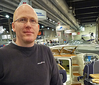 Rune Eriksen (40) fra Sarpsborg er på messa for å kjøpe en enda litt større daycruiser enn hva han har i dag. Norsk båtbransje håper på mange som ham i ukene fremover.