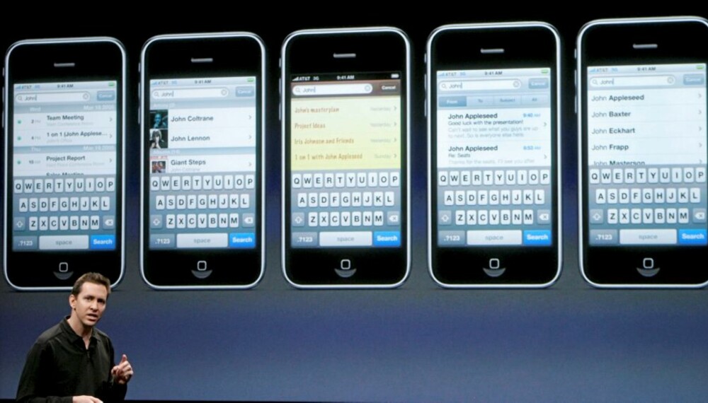 NY IPHONE: Scott Forstall vier frem det nye operativsystemet iPhone 3.0. Operativsystemet kan i sommer lastes ned og tas i bruk av alle med en iPhone 3G.