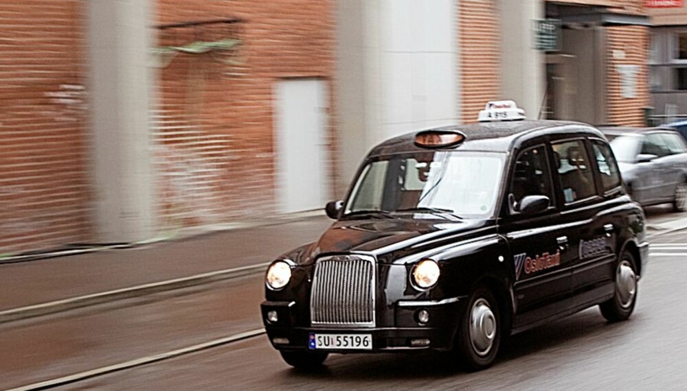 VELKJENT ENGELSKMANN: Alle som har vært i England har sett disse svarte drosjene.