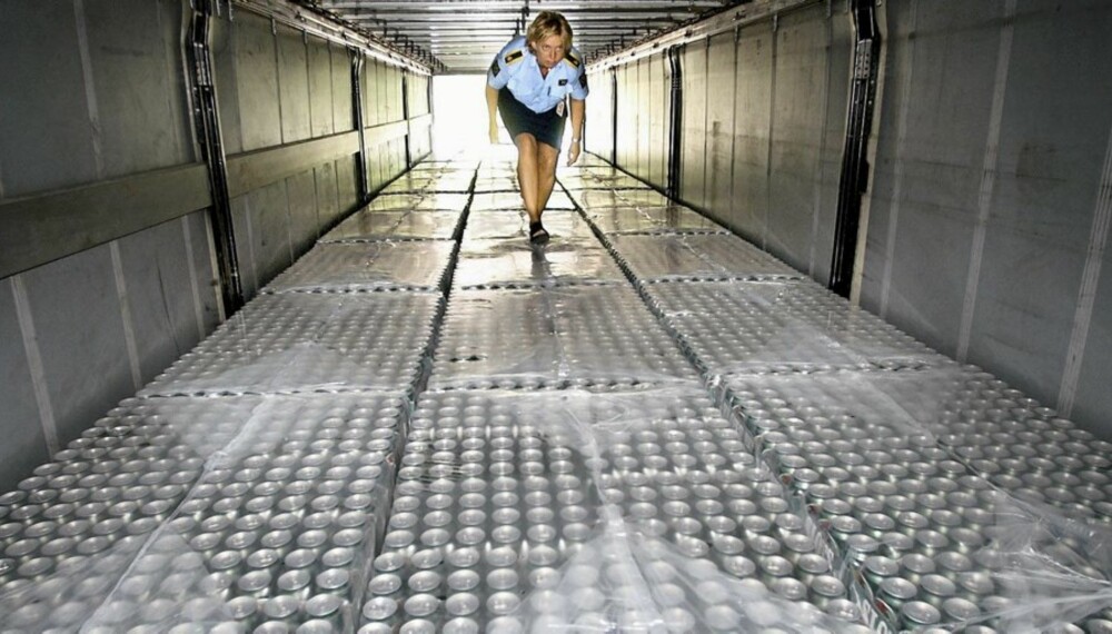 NORGESREKORD I ØLSMUGLING: I 2003 ble det avslørt et smuglerforsøk som er det hittil største; en lastebil var lastet med over 56 000 liter øl fra Tyskland.