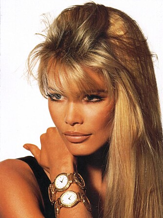 VERSACEREKLAME: Claudia Schiffer à 1998, her på jobb som modell for Versace. Slike oppdrag betaler godt. VERSACEREKLAME: Claudia Schiffer à 1998, her på jobb som modell for Versace. Slike oppdrag betaler godt.