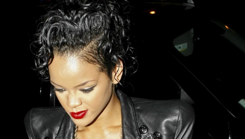 OLJEGLATT: Rihannas ferskenhud var ute av lage da hun var på byen onsdag kveld.