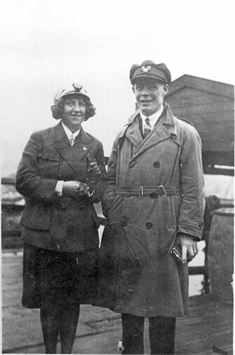 FLYGENDE KJÆRESTER: Gidsken Jakobsen og Ville Leppänen fløy Norge på langs og tvers ved årskiftet 1929/1930.