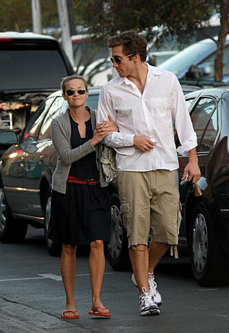 FORELSKET: Reese Witherspoon og Jake Gyllenhaal får et stadig tettere forhold. Går det mot bryllup og barn?