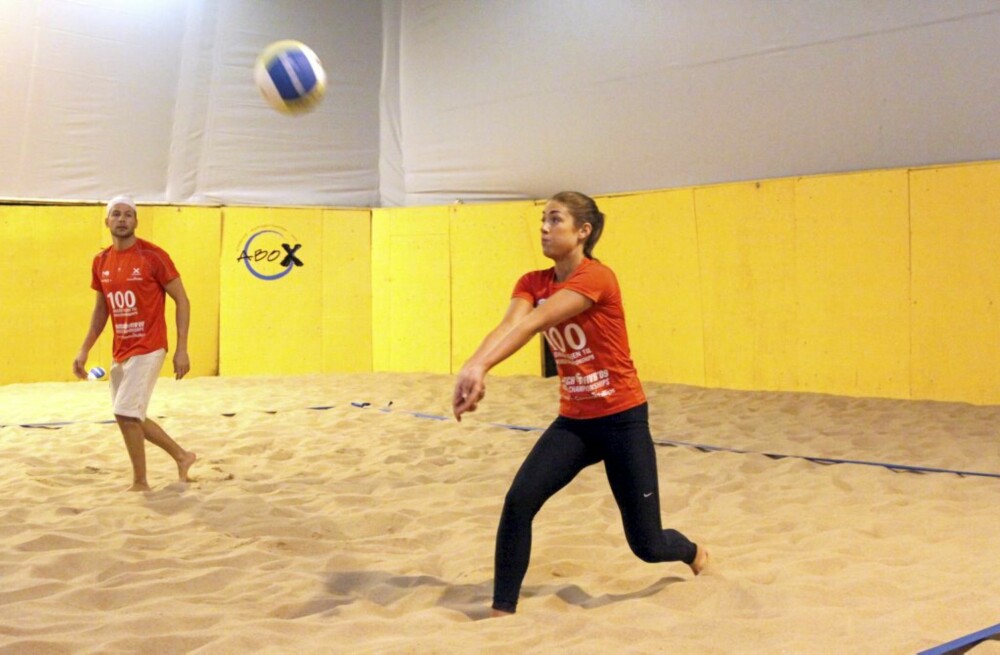 For fjorten dager siden spilte Tone og Simen sammen under kjendisenes strandvolleyball-turnering i sandvolleyballhallen på Greverud.