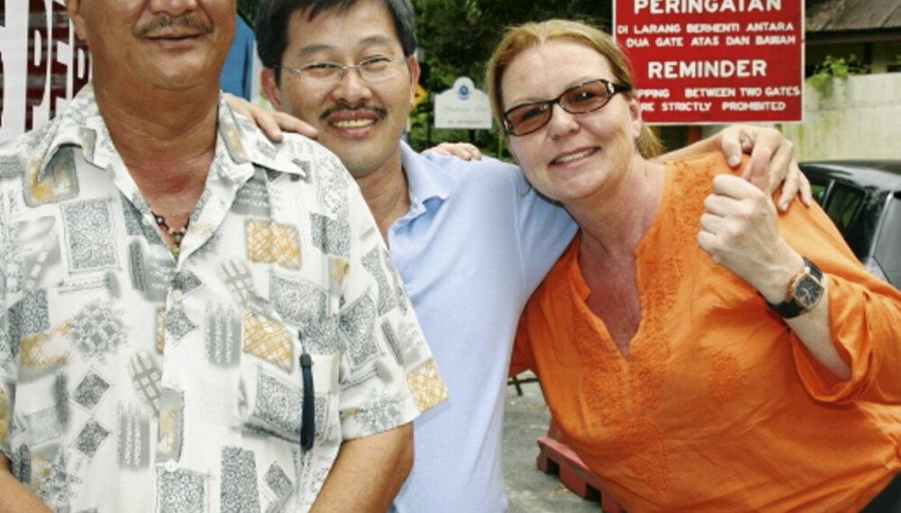 Hjemmets journalist Mai-Britt sammen med sjåfør Tan og guide Paul Ng.