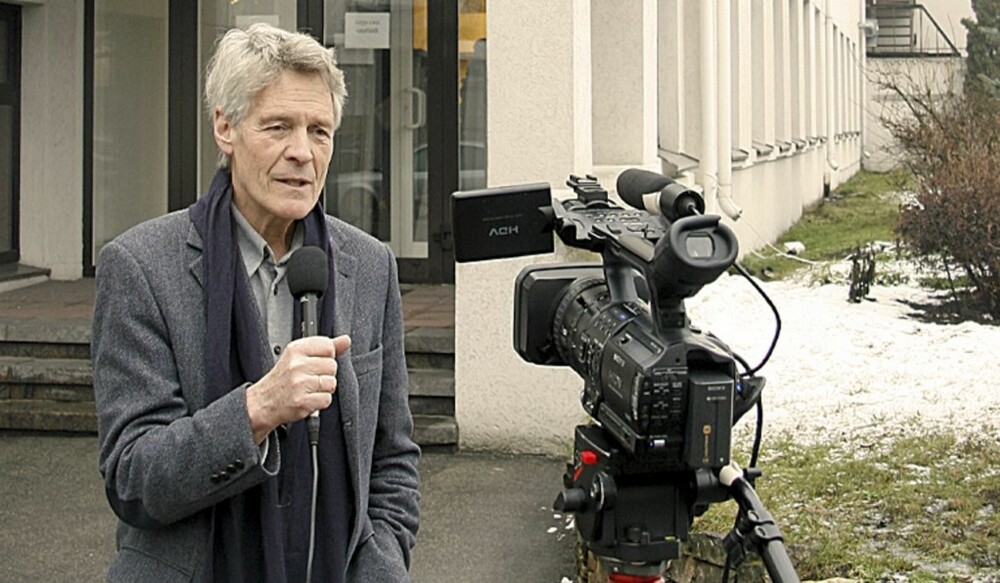 MUTTERS ALENE: Roald Øyen er NRKs utsendte enmannsband. Han er sin egen reporter, lydmann, kameramann og sjåfør.