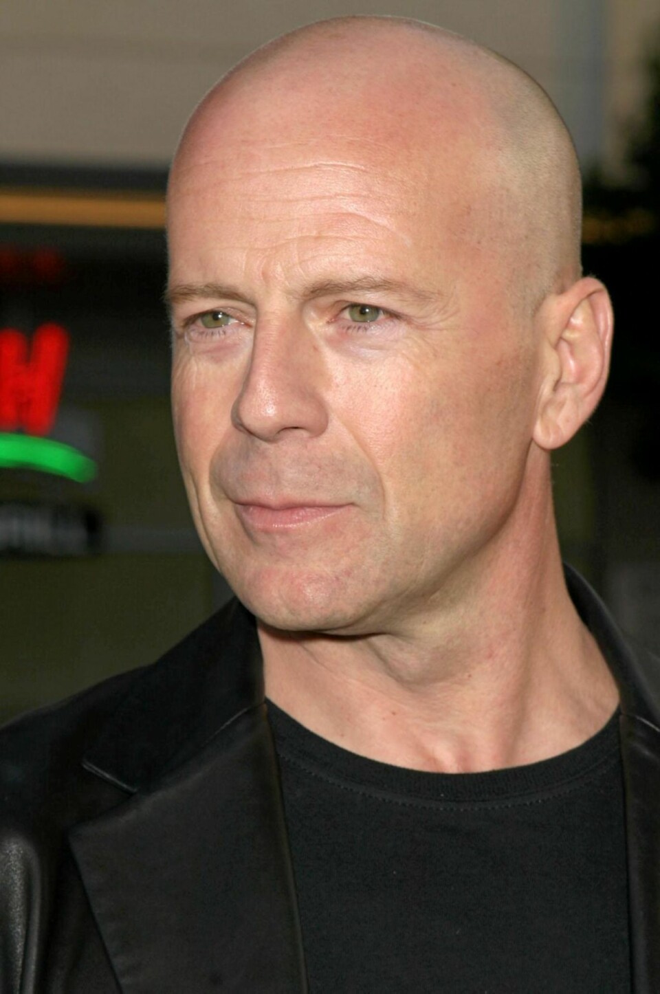 ... i dag har Bruce Willis langt mindre hår enn før. Kan det skyldes all julingen i filmene hans?