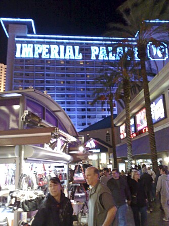 BYGGET ET IMPERIUM:Ralph Engelstad bygde hotellkasinoet Imperial Palace på The Strip i Las Vegas. Hotellet er solgt ut av familien etter gründerens død.