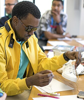 TEGNER: Kanye West tegnet alle ideene sine.