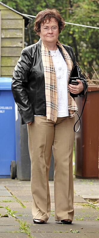 Susan Boyle er en klok dame som passer på å bruke skjerf mot den skarpe, skotske vårlufta.