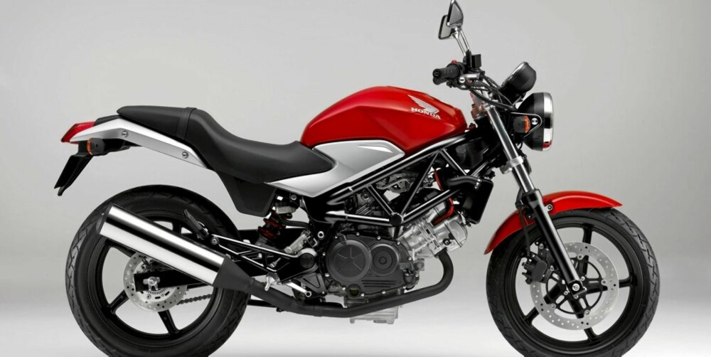 EKTE MC: Honda VTR 250 har V-twinmotor og design som får oss til å tenke på Ducati Monster.