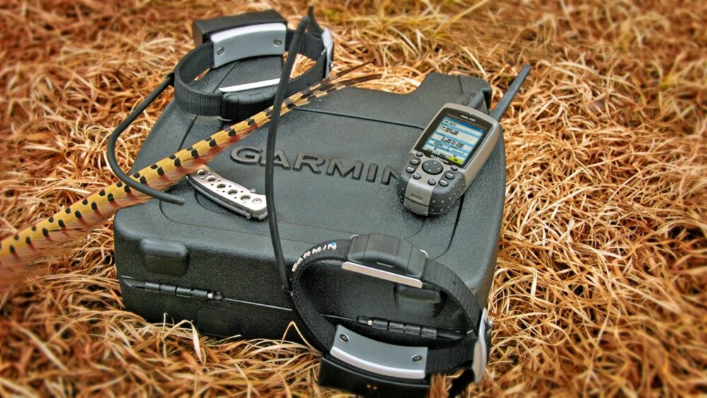 PAKKEN INNEHOLDER en GPS modell Astro 220, et hundehalsbånd med en sender av typen DC 30, manualer og en CD med programvare.